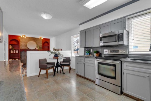 11 Woodfield Crescent Sw, Calgary, AB - Indoor Photo Showing Kitchen