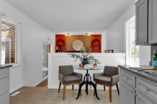 11 Woodfield Crescent Sw, Calgary, AB - Indoor Photo Showing Dining Room