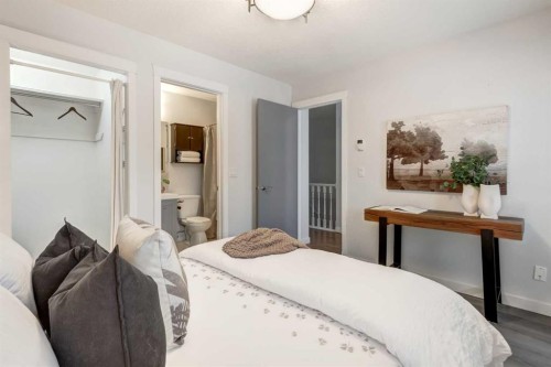 11 Woodfield Crescent Sw, Calgary, AB - Indoor Photo Showing Bedroom