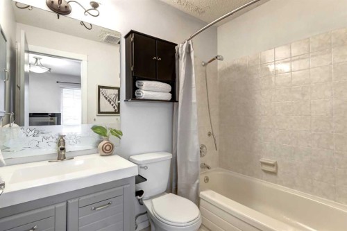 11 Woodfield Crescent Sw, Calgary, AB - Indoor Photo Showing Bathroom
