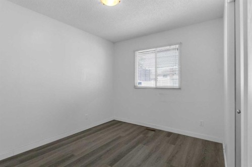 11 Woodfield Crescent Sw, Calgary, AB - Indoor Photo Showing Other Room
