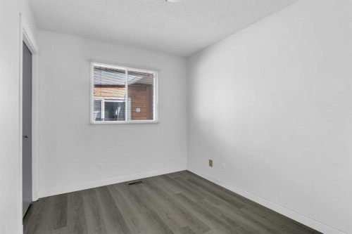 11 Woodfield Crescent Sw, Calgary, AB - Indoor Photo Showing Other Room