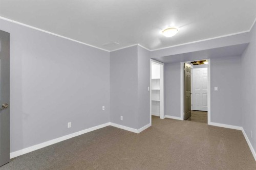 11 Woodfield Crescent Sw, Calgary, AB - Indoor Photo Showing Other Room