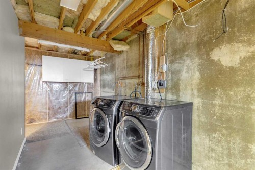 11 Woodfield Crescent Sw, Calgary, AB - Indoor Photo Showing Laundry Room