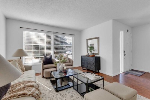 11 Woodfield Crescent Sw, Calgary, AB - Indoor Photo Showing Living Room