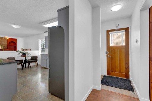 11 Woodfield Crescent Sw, Calgary, AB - Indoor Photo Showing Other Room
