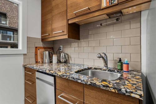 214-200 Three Sisters Drive, Canmore, AB - Indoor Photo Showing Kitchen With Upgraded Kitchen