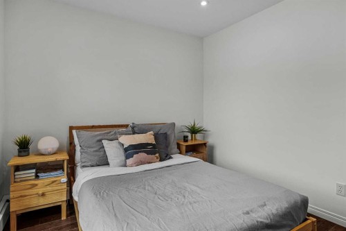 214-200 Three Sisters Drive, Canmore, AB - Indoor Photo Showing Bedroom