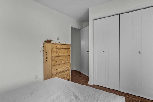 214-200 Three Sisters Drive, Canmore, AB - Indoor Photo Showing Bedroom