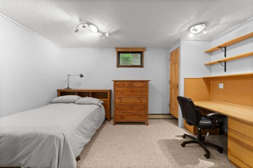 25 Westheights Drive, Didsbury, AB - Indoor Photo Showing Bedroom