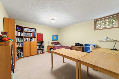 25 Westheights Drive, Didsbury, AB - Indoor Photo Showing Other Room