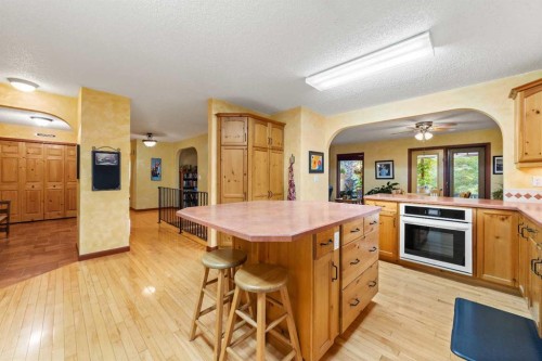 25 Westheights Drive, Didsbury, AB - Indoor Photo Showing Kitchen