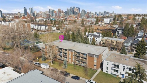 302-2508 17 Street SW Calgary, AB T2T 4M8