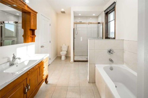 5 Elveden Point Sw, Calgary, AB - Indoor Photo Showing Bathroom