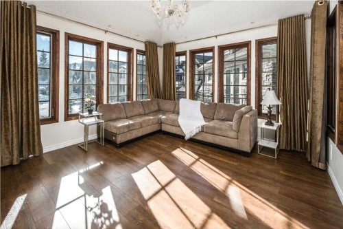 5 Elveden Point Sw, Calgary, AB - Indoor Photo Showing Living Room