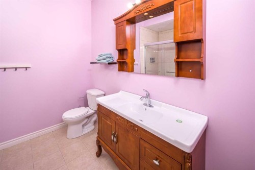 5 Elveden Point Sw, Calgary, AB - Indoor Photo Showing Bathroom