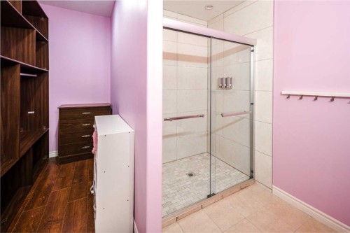 5 Elveden Point Sw, Calgary, AB - Indoor Photo Showing Bathroom