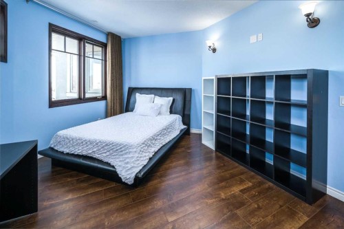 5 Elveden Point Sw, Calgary, AB - Indoor Photo Showing Bedroom