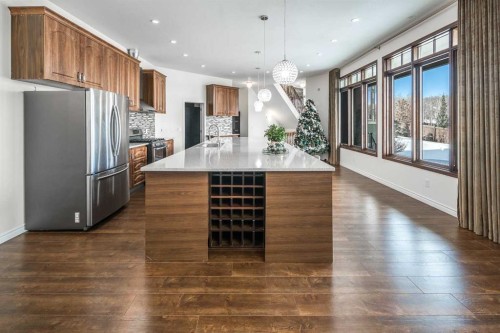 5 Elveden Point Sw, Calgary, AB - Indoor Photo Showing Kitchen With Upgraded Kitchen