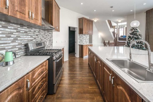 5 Elveden Point Sw, Calgary, AB - Indoor Photo Showing Kitchen With Upgraded Kitchen