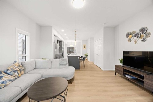 617-20295 Seton Way Se, Calgary, AB - Indoor Photo Showing Living Room