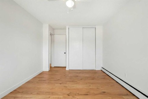 41-3809 45 Street Sw, Calgary, AB - Indoor Photo Showing Other Room