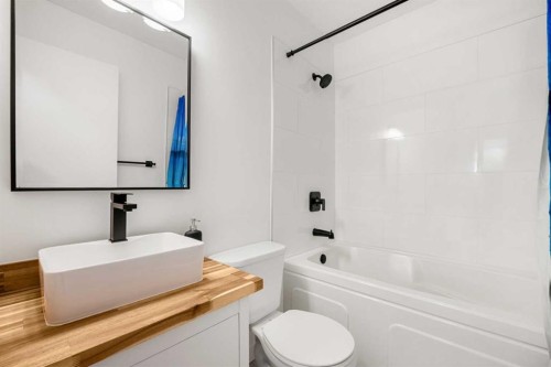 41-3809 45 Street Sw, Calgary, AB - Indoor Photo Showing Bathroom