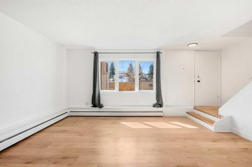 41-3809 45 Street Sw, Calgary, AB - Indoor Photo Showing Other Room