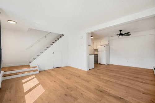 41-3809 45 Street Sw, Calgary, AB - Indoor Photo Showing Other Room