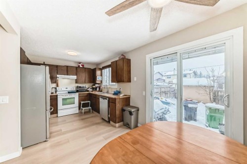 139 Bermuda Drive Nw, Calgary, AB - Indoor Photo Showing Kitchen