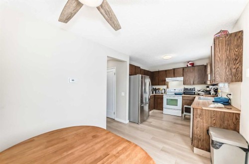 139 Bermuda Drive Nw, Calgary, AB - Indoor Photo Showing Kitchen