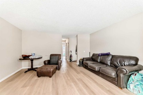 139 Bermuda Drive Nw, Calgary, AB - Indoor Photo Showing Living Room