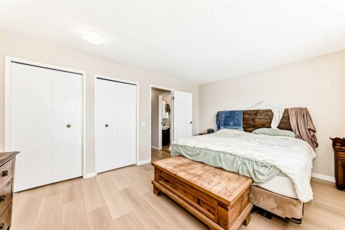 139 Bermuda Drive Nw, Calgary, AB - Indoor Photo Showing Bedroom