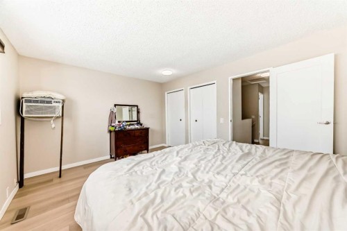 139 Bermuda Drive Nw, Calgary, AB - Indoor Photo Showing Bedroom