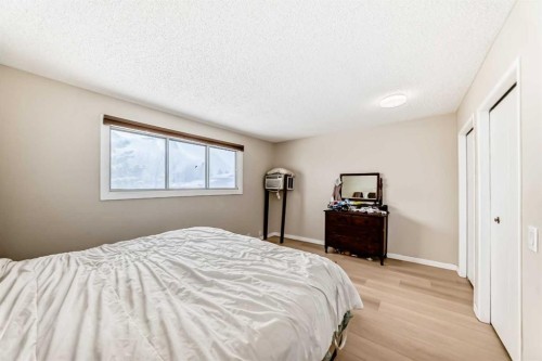 139 Bermuda Drive Nw, Calgary, AB - Indoor Photo Showing Bedroom