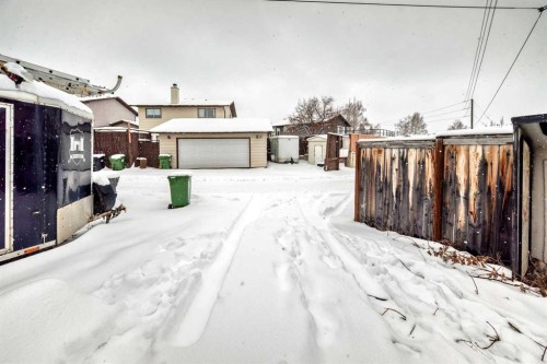 139 Bermuda Drive Nw, Calgary, AB - Outdoor