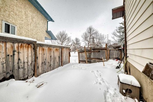139 Bermuda Drive Nw, Calgary, AB - Outdoor With Exterior