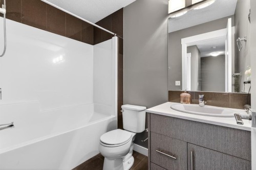 43-111 Rainbow Falls, Chestermere, AB - Indoor Photo Showing Bathroom