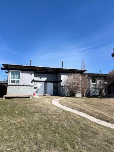 92 Queen Isabella Close Se, Calgary, AB - Outdoor