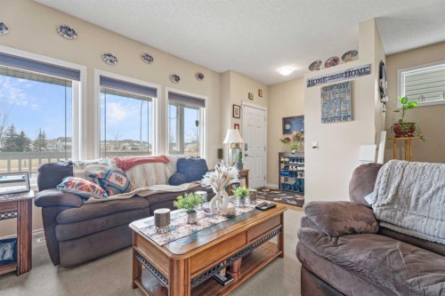 40 Cimarron Grove Drive, Okotoks, AB - Indoor Photo Showing Living Room