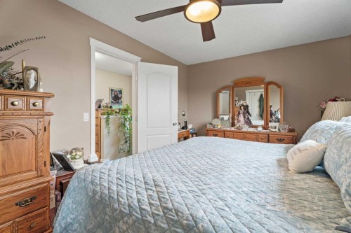 40 Cimarron Grove Drive, Okotoks, AB - Indoor Photo Showing Bedroom