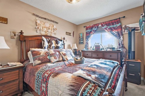40 Cimarron Grove Drive, Okotoks, AB - Indoor Photo Showing Bedroom
