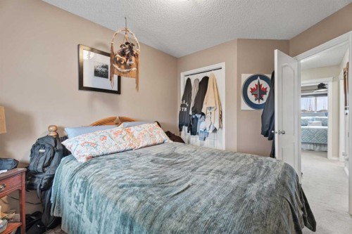 40 Cimarron Grove Drive, Okotoks, AB - Indoor Photo Showing Bedroom