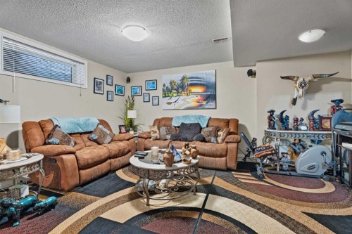 40 Cimarron Grove Drive, Okotoks, AB - Indoor Photo Showing Living Room