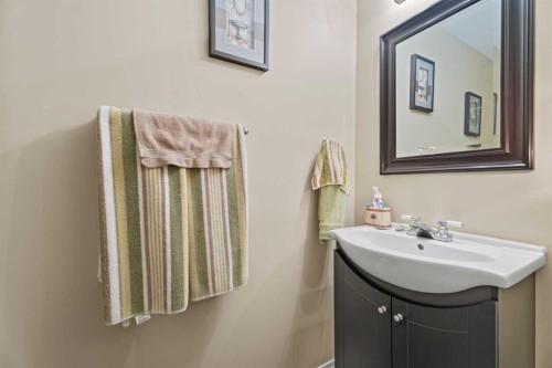 40 Cimarron Grove Drive, Okotoks, AB - Indoor Photo Showing Bathroom