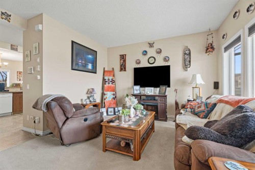 40 Cimarron Grove Drive, Okotoks, AB - Indoor Photo Showing Living Room
