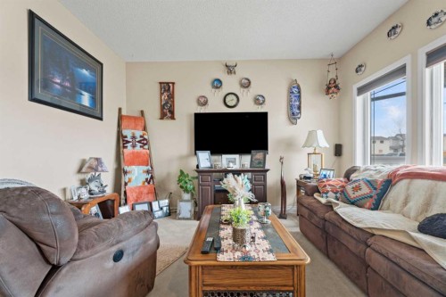 40 Cimarron Grove Drive, Okotoks, AB - Indoor Photo Showing Living Room