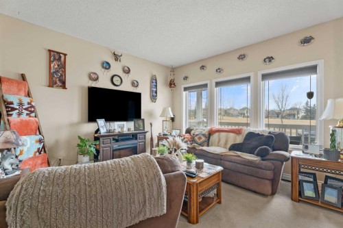 40 Cimarron Grove Drive, Okotoks, AB - Indoor Photo Showing Living Room