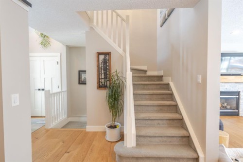 77 Weston Way Sw, Calgary, AB - Indoor Photo Showing Other Room