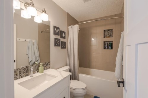 77 Weston Way Sw, Calgary, AB - Indoor Photo Showing Bathroom